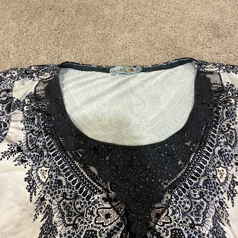 Unity World Wear Blouse - Picture 4 of 9